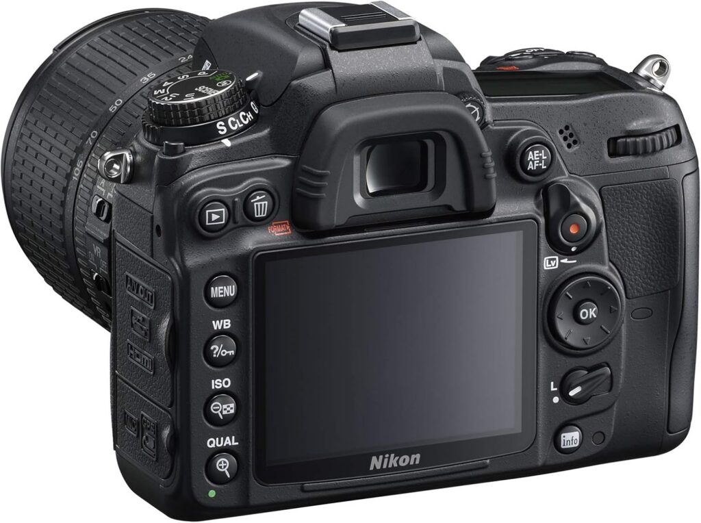 Nikon デジタル一眼レフカメラ D7000 18-105VR レンズキット[並行輸入品]